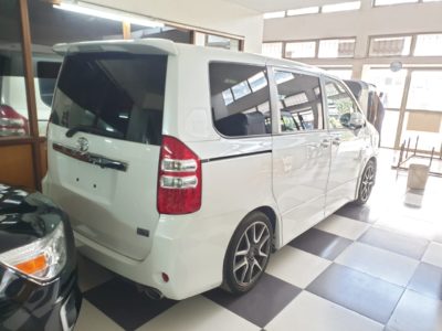 Toyota ,Noah