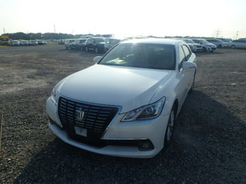 Toyota Crown new shape year 2013 KDB automatic transmission pearl white color fully loaded