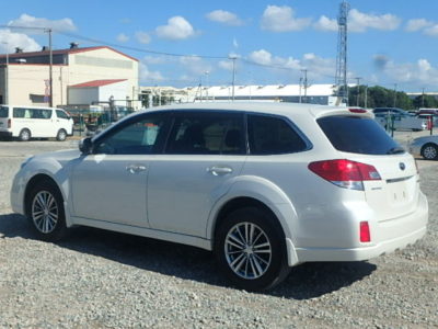 Subaru Outback 2.5I-B-Sport-Eye-Sight year 2014 2500 cc petrol automatic white color Ksh 2.14M