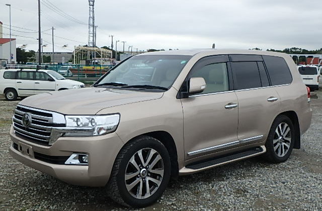Toyota Landcruiser ZX Year 2016 4600 CC Petrol Automatic Transmission 4WD 8 Seater Beige Color Ksh 11.8M