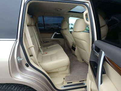 Toyota Landcruiser ZX Year 2016 4600 CC Petrol Automatic Transmission 4WD 8 Seater Beige Color Ksh 11.8M