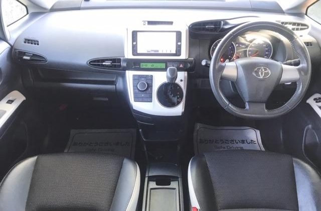 Toyota Wish Year 2014 1800 CC Valvematic Petrol Automatic Transmission 7 seater White Color Ksh 1.45M