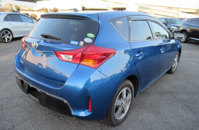 Toyota Auris Blue color 2014 model excellent condition