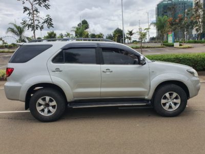 EXTREMELY CLEAN TOYOTA FORTUNER